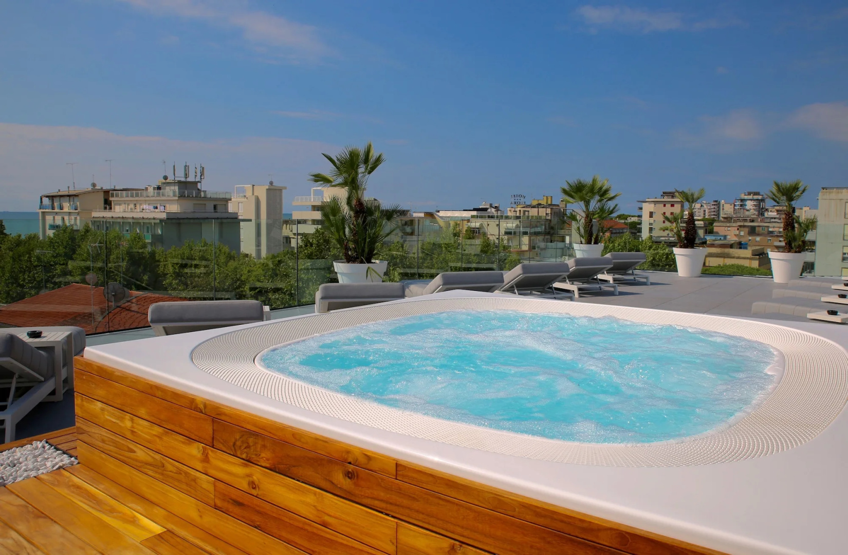 Photo - Monaco Suites Hotel