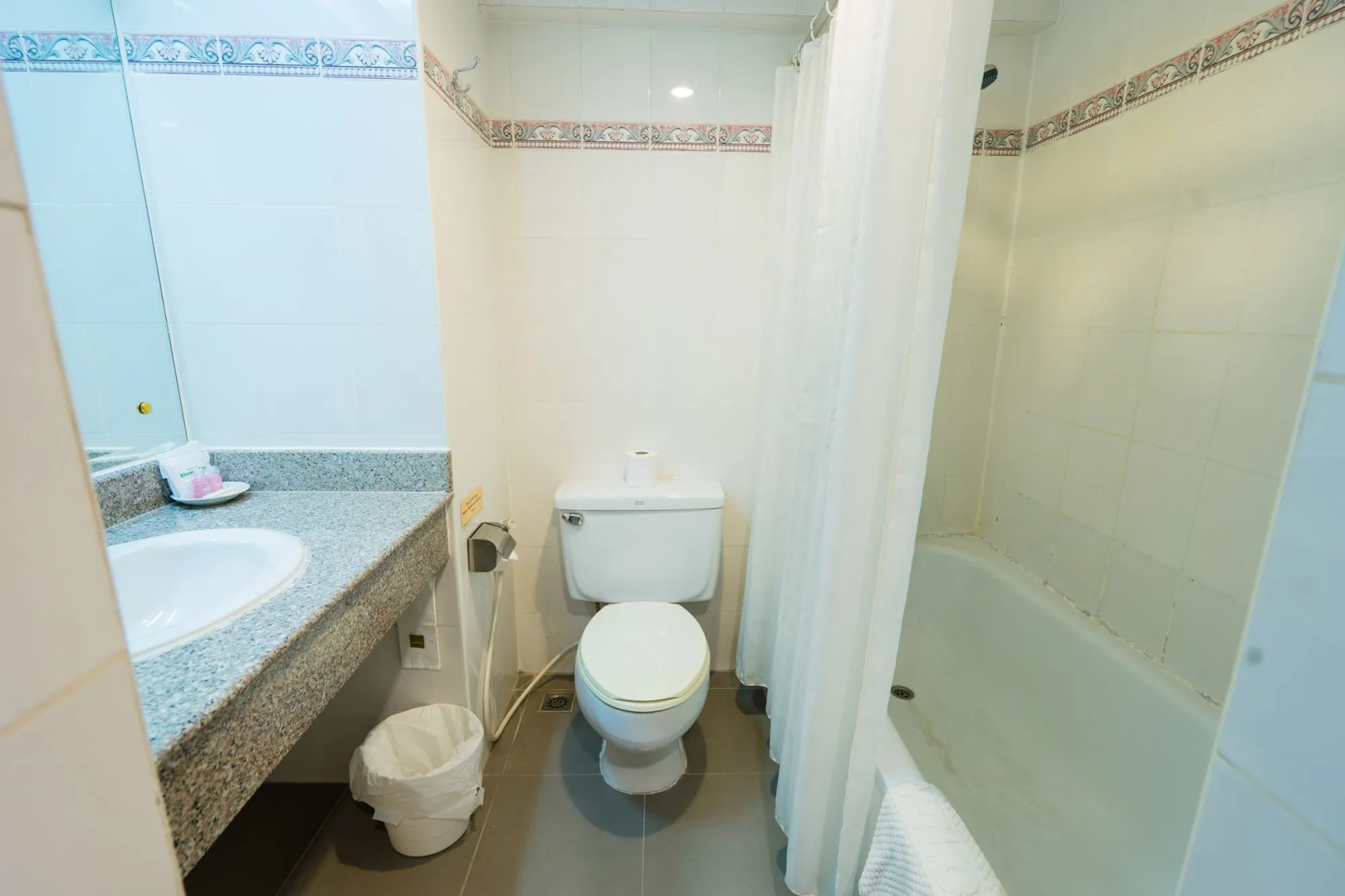 Photo - Samran Place Hotel