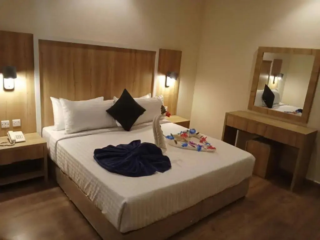 Photo - Towlan Khurais