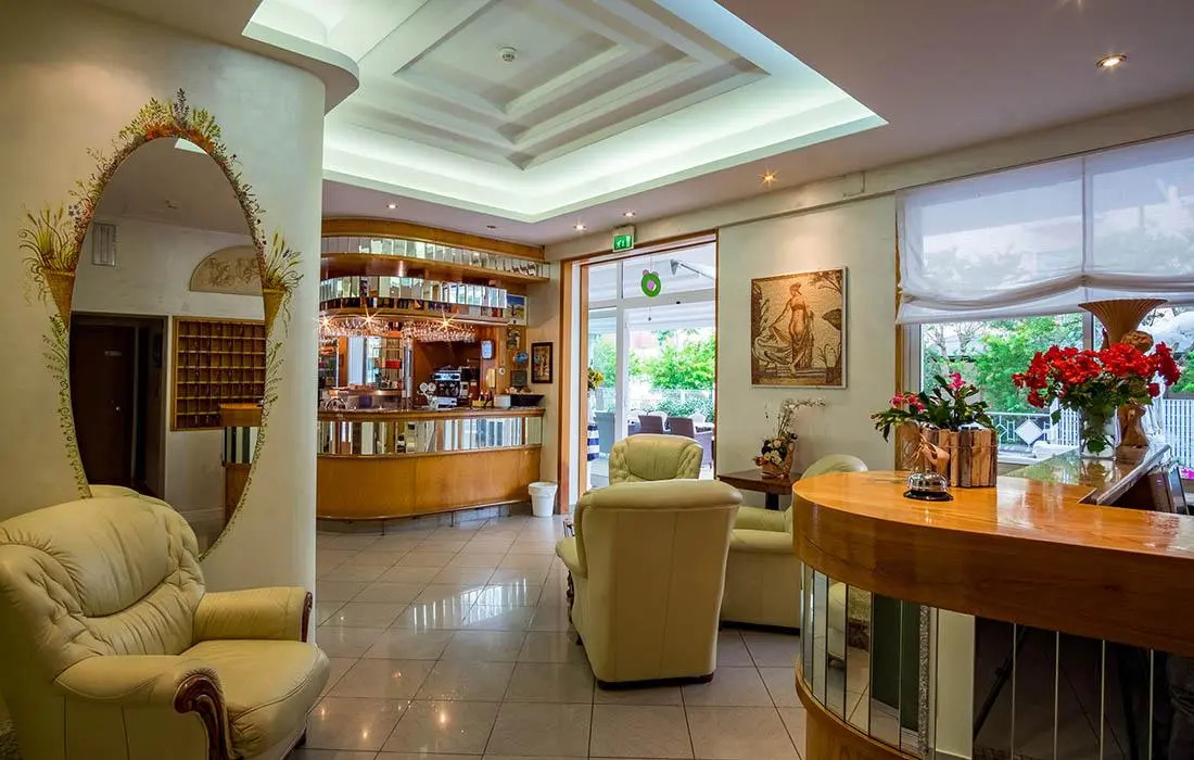 Photo - Hotel Villa dei Fiori - sul mare con piscina