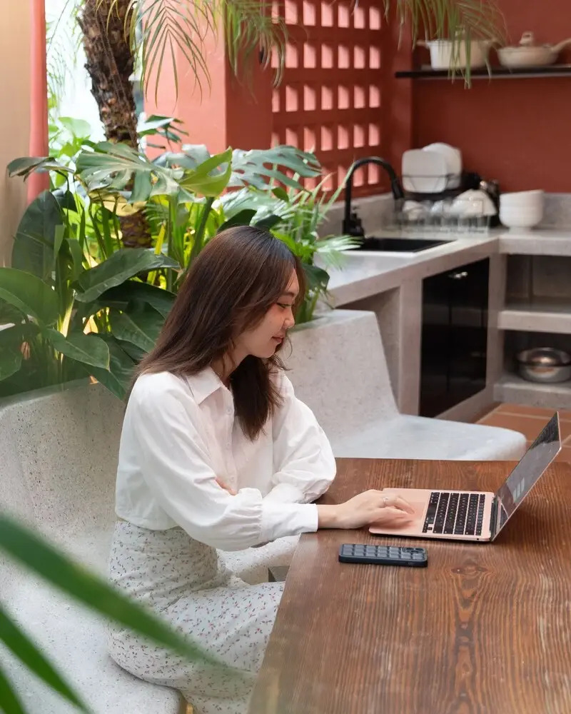 Photo - Kin Wander Tân Phong, The Moonage