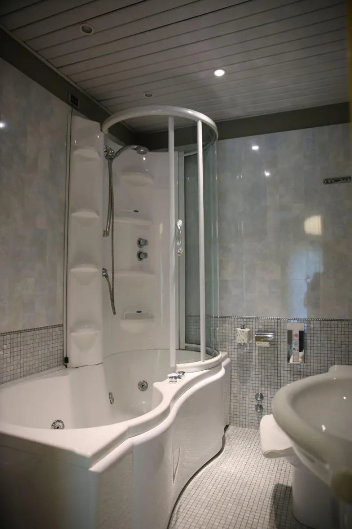 Photo - Monaco Suites Hotel
