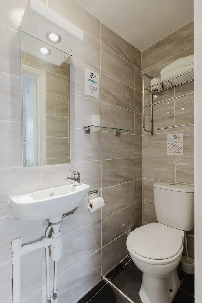 Photo - Falcon Hotel