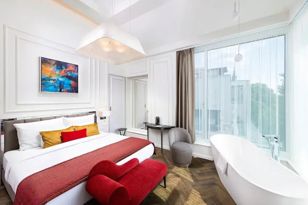 Photo - Three Corners Avenue Hotel