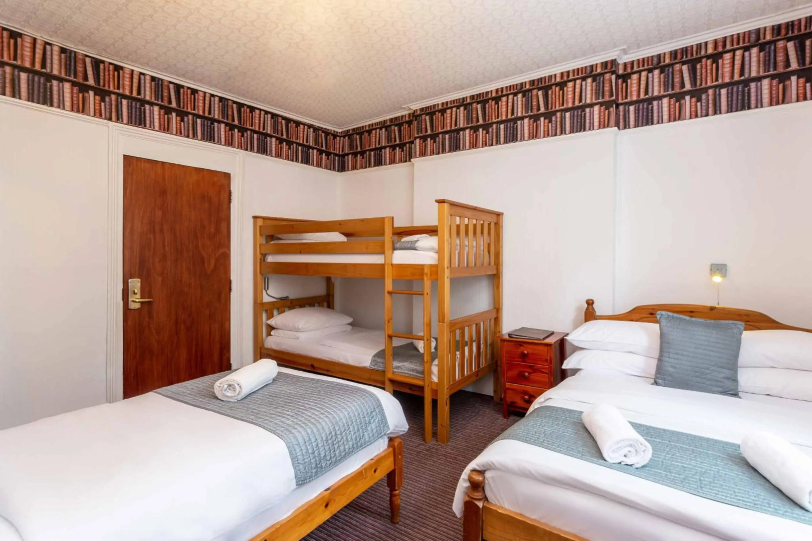 Photo - St Athans Hotel