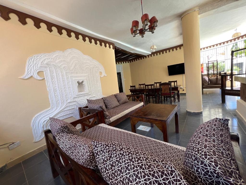 Kivuli Vilas Diani-5bedrooms