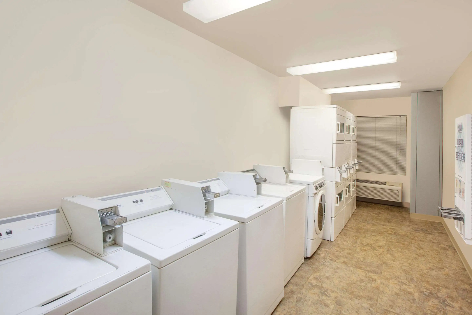 Photo - WoodSpring Suites Jacksonville Beach Blvd