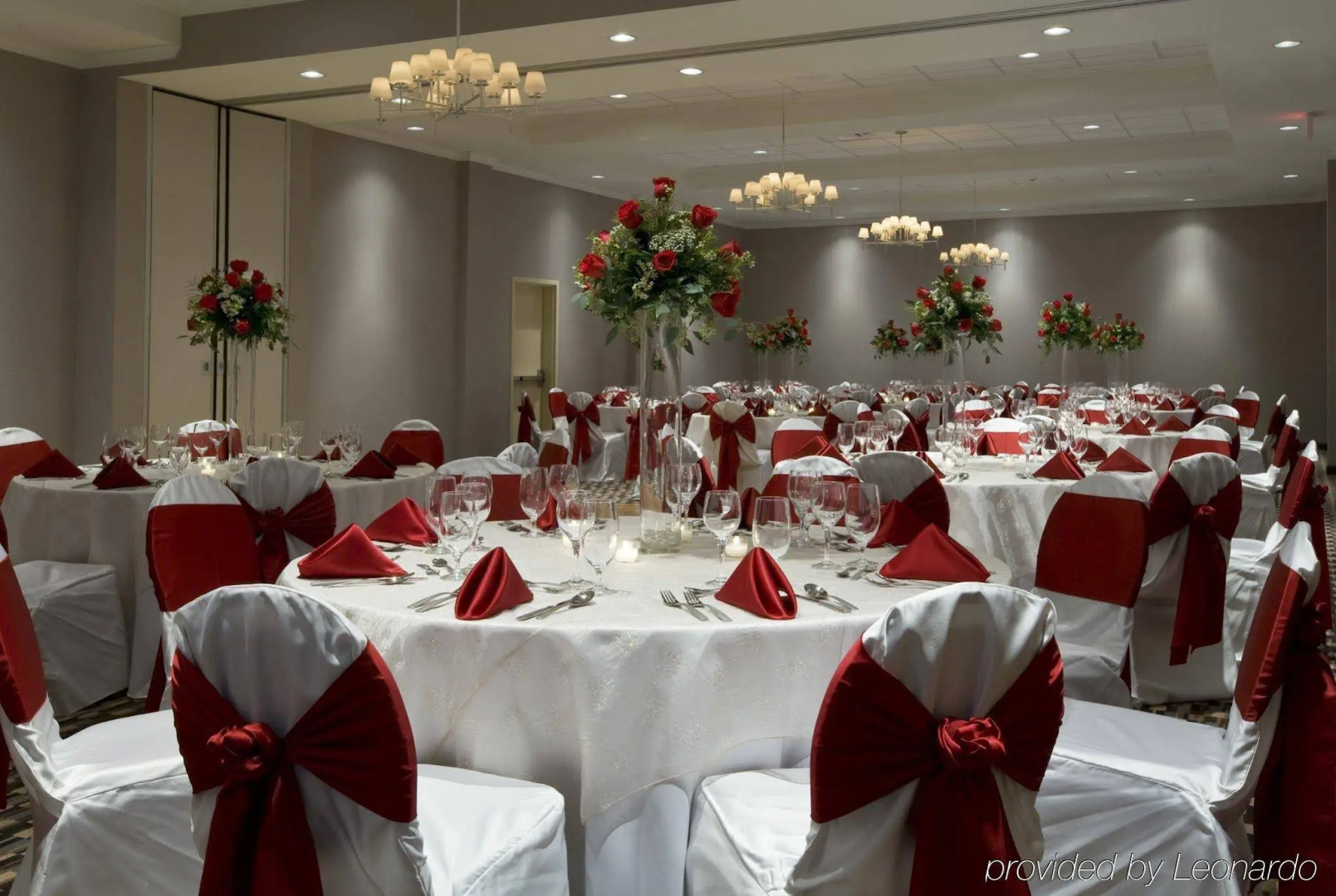 Photo - DoubleTree by Hilton Chicago Midway Airport, IL