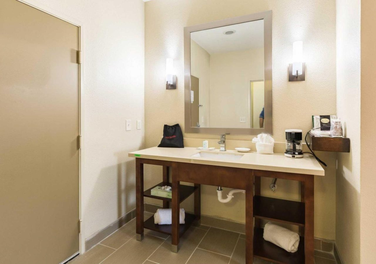 Foto - Econo Lodge Inn & Suites East