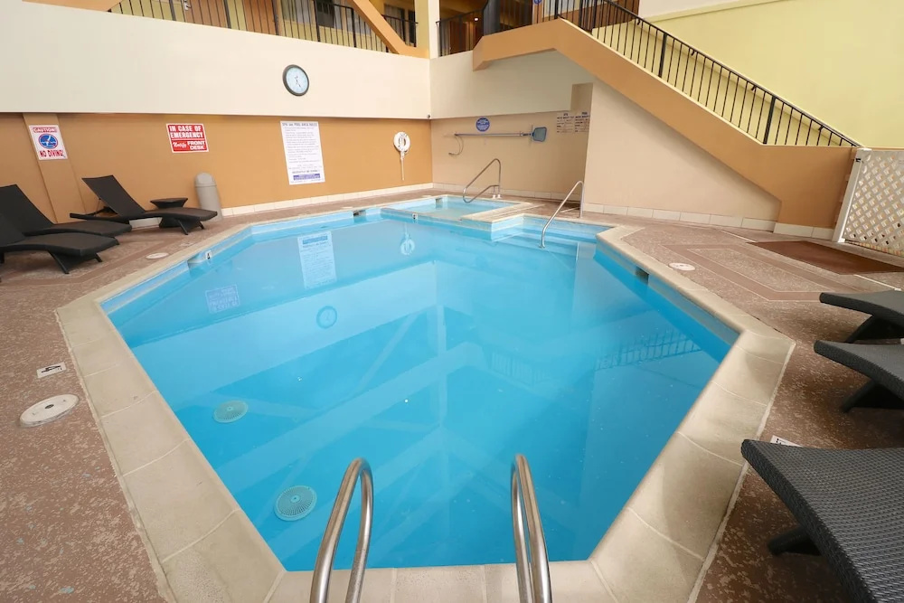 Photo - The Atrium Resort, Virginia Beach by Vacatia