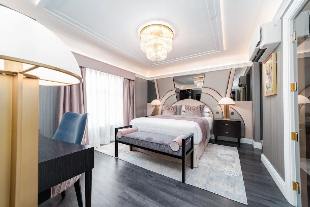 Photo - No.4 Carlton Hotel