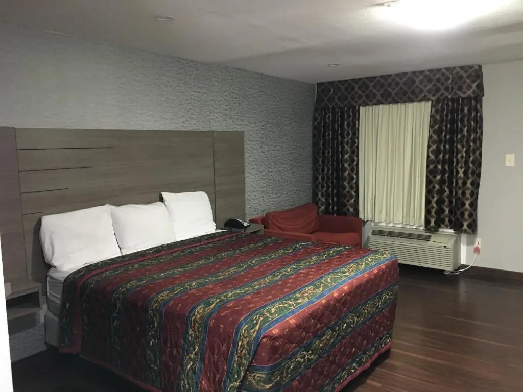 Foto - Travel Inn & Suites