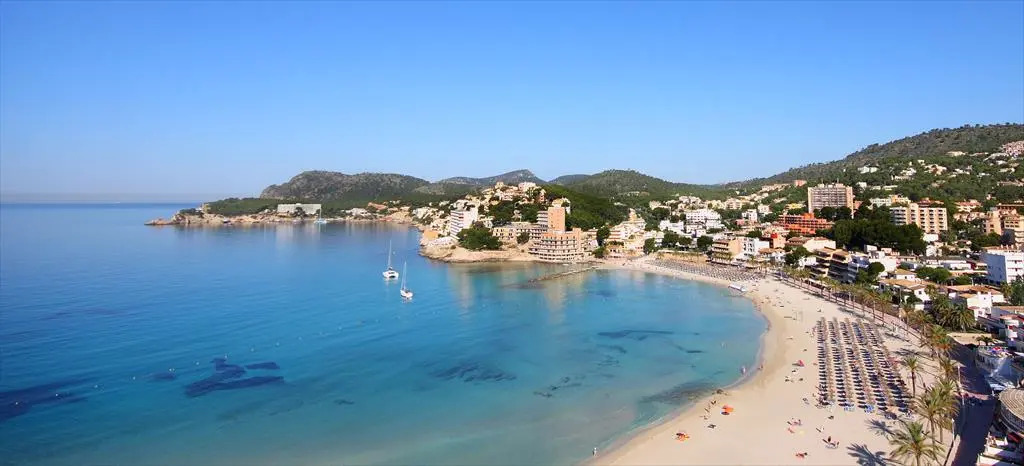 Photo - Valentin Reina Paguera - Adults Only