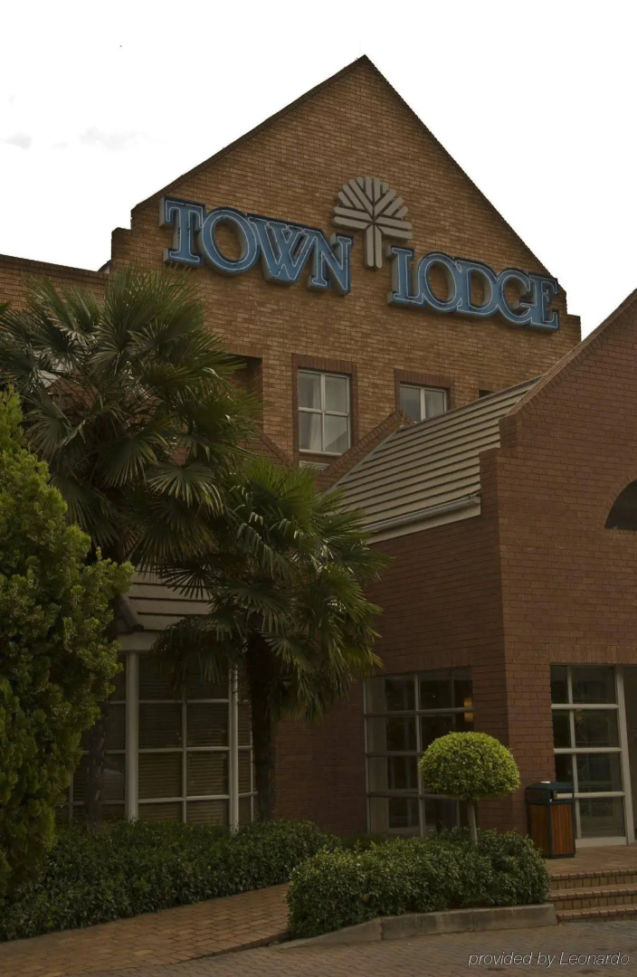Photo - Road Lodge Sandton Grayston Drive