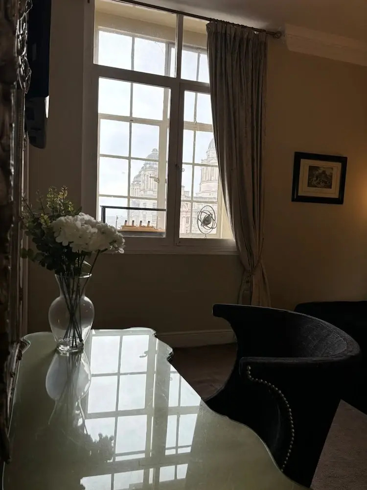 Photo - White Star Line Hotel