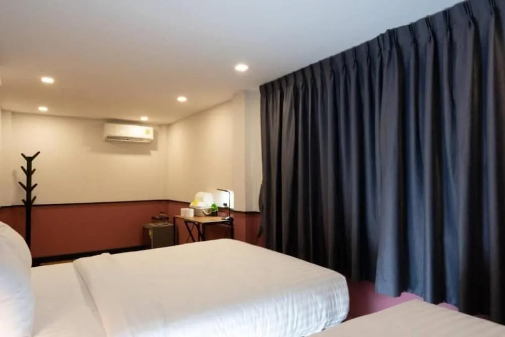 Photo - Malades House