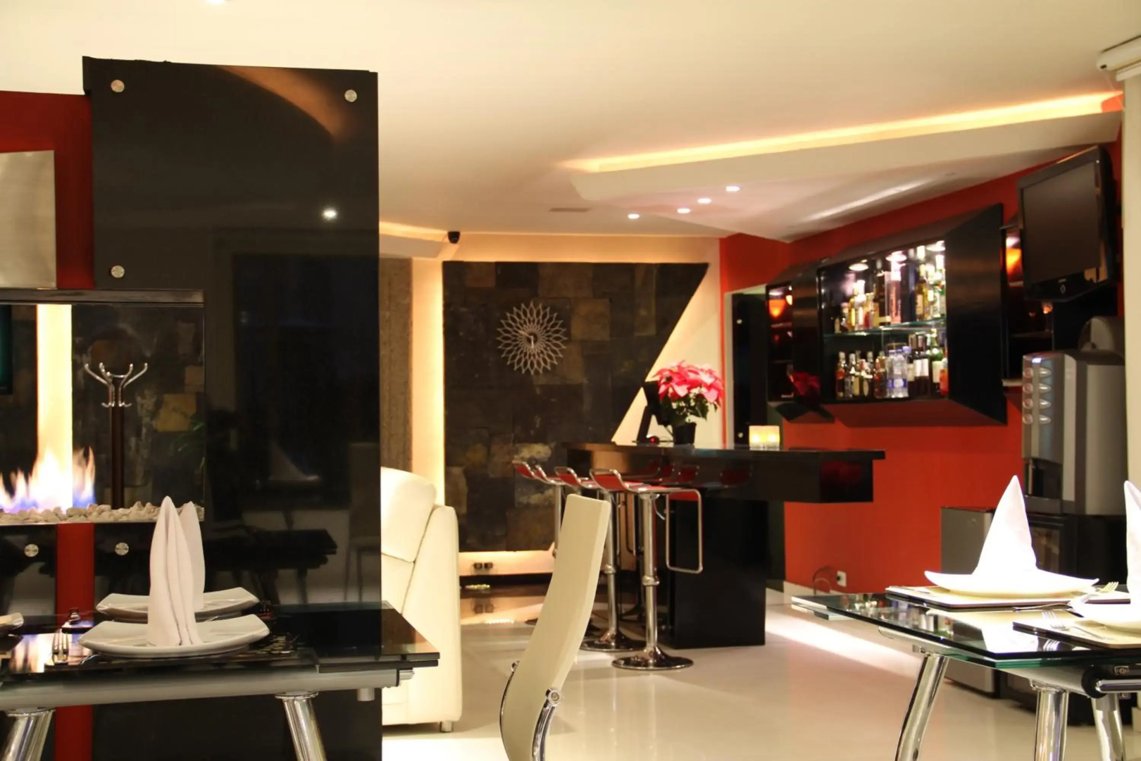 Photo - Hotel Suites 108