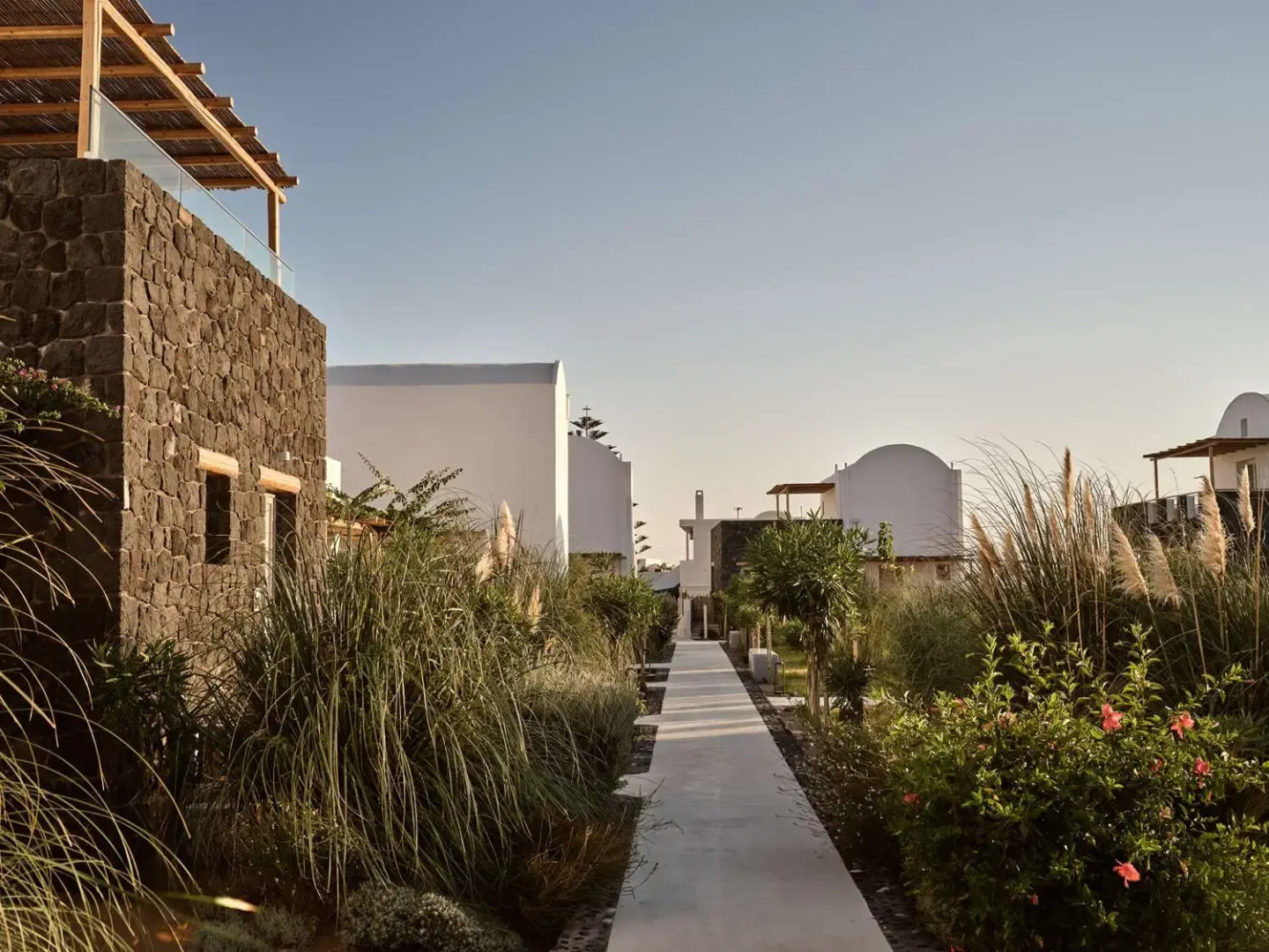 Foto - Sea Breeze Santorini Beach Resort, Curio Collection Hilton