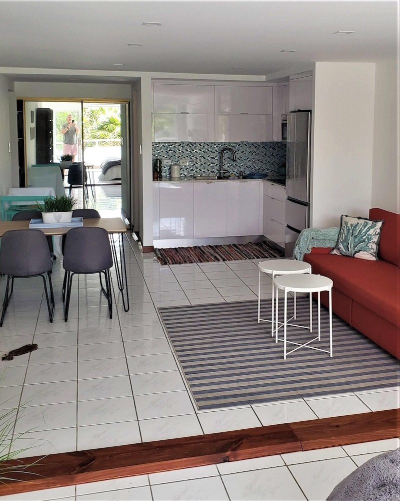 Brand NEW Studio 1 Block to Beach/lagoon