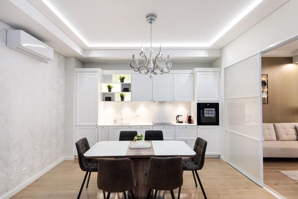 Prestigious 2 Bedr ap in Old Town by Reside Baltic