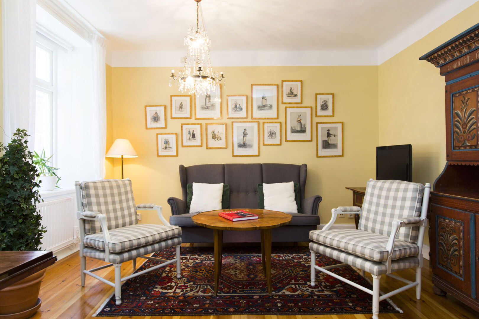 Photo - Lady Hamilton Apartments