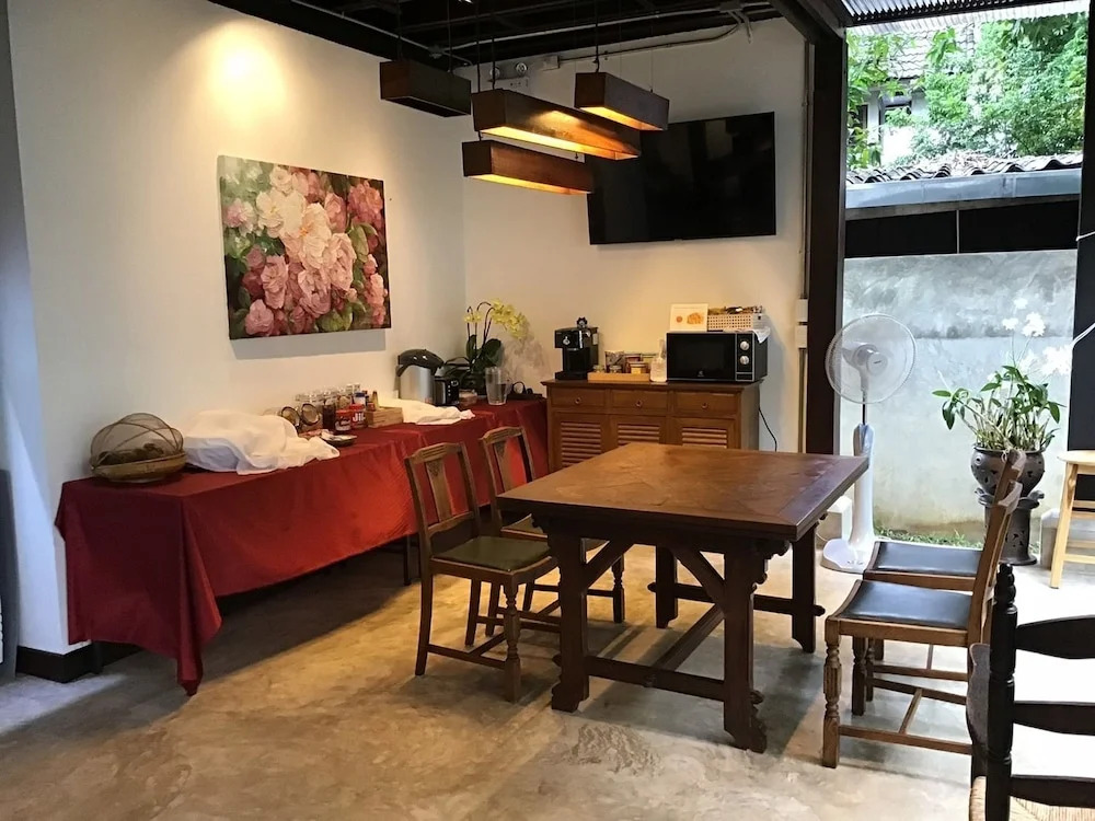 Photo - The Eight Ratvithi House