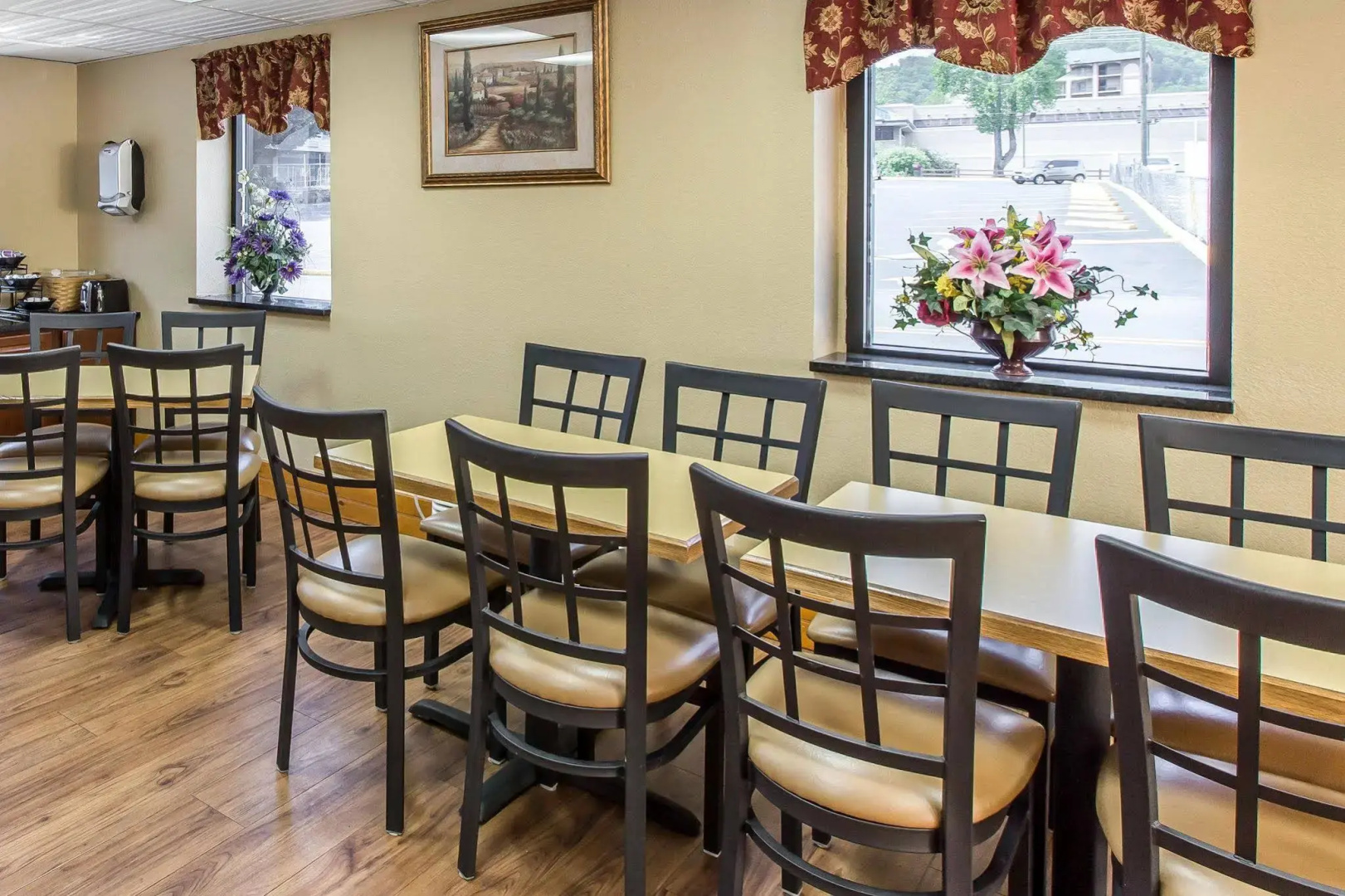Photo - Econo Lodge Inn & Suites Gatlinburg at the Convention Center