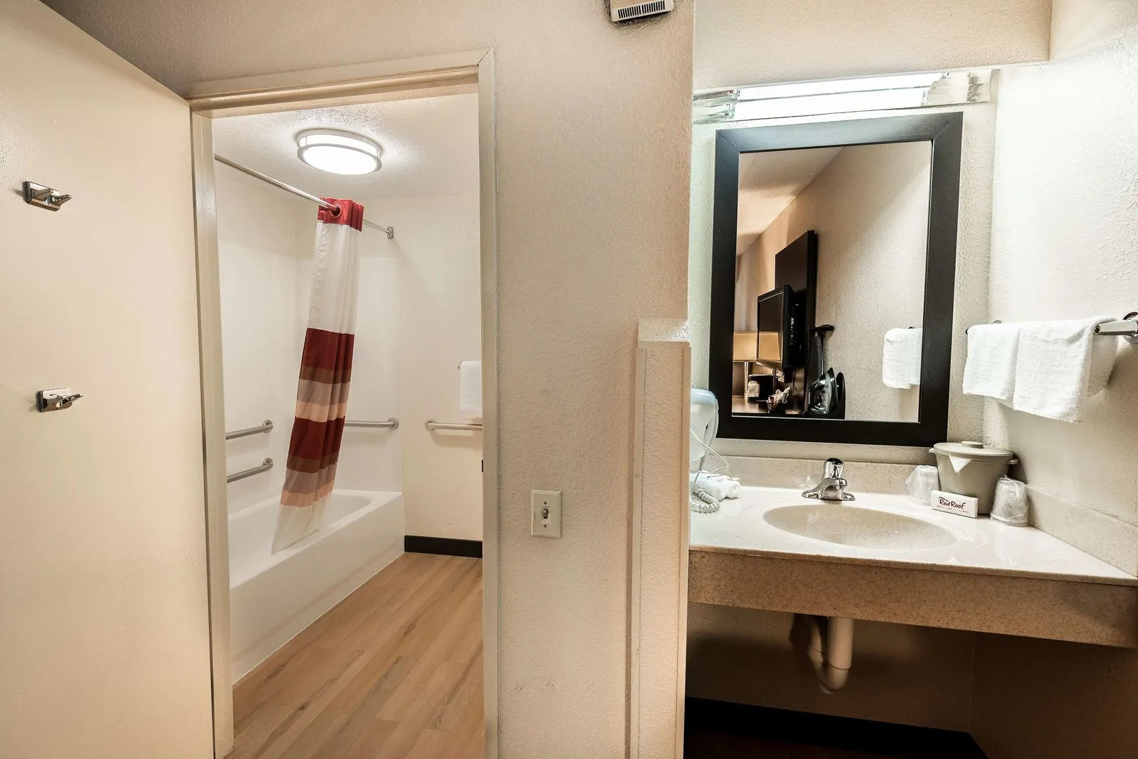 Foto - Red Roof Inn PLUS+ Chicago - Naperville