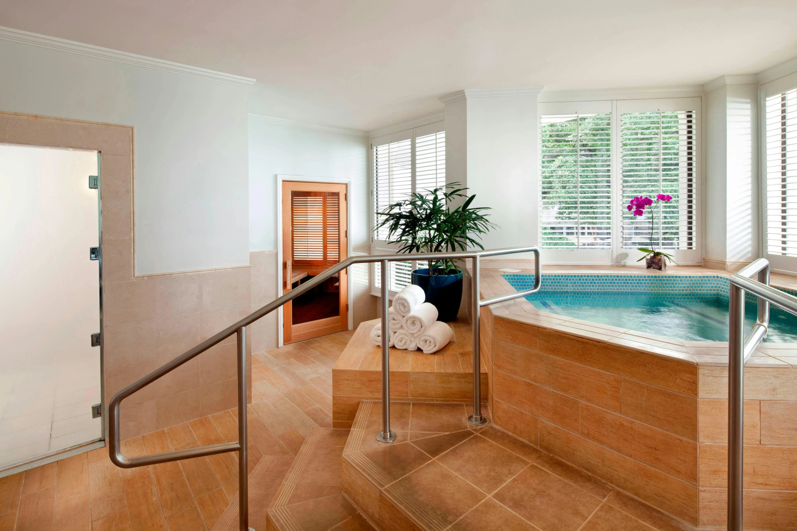 Photo - Moana Surfrider, A Westin Resort & Spa, Waikiki Beach