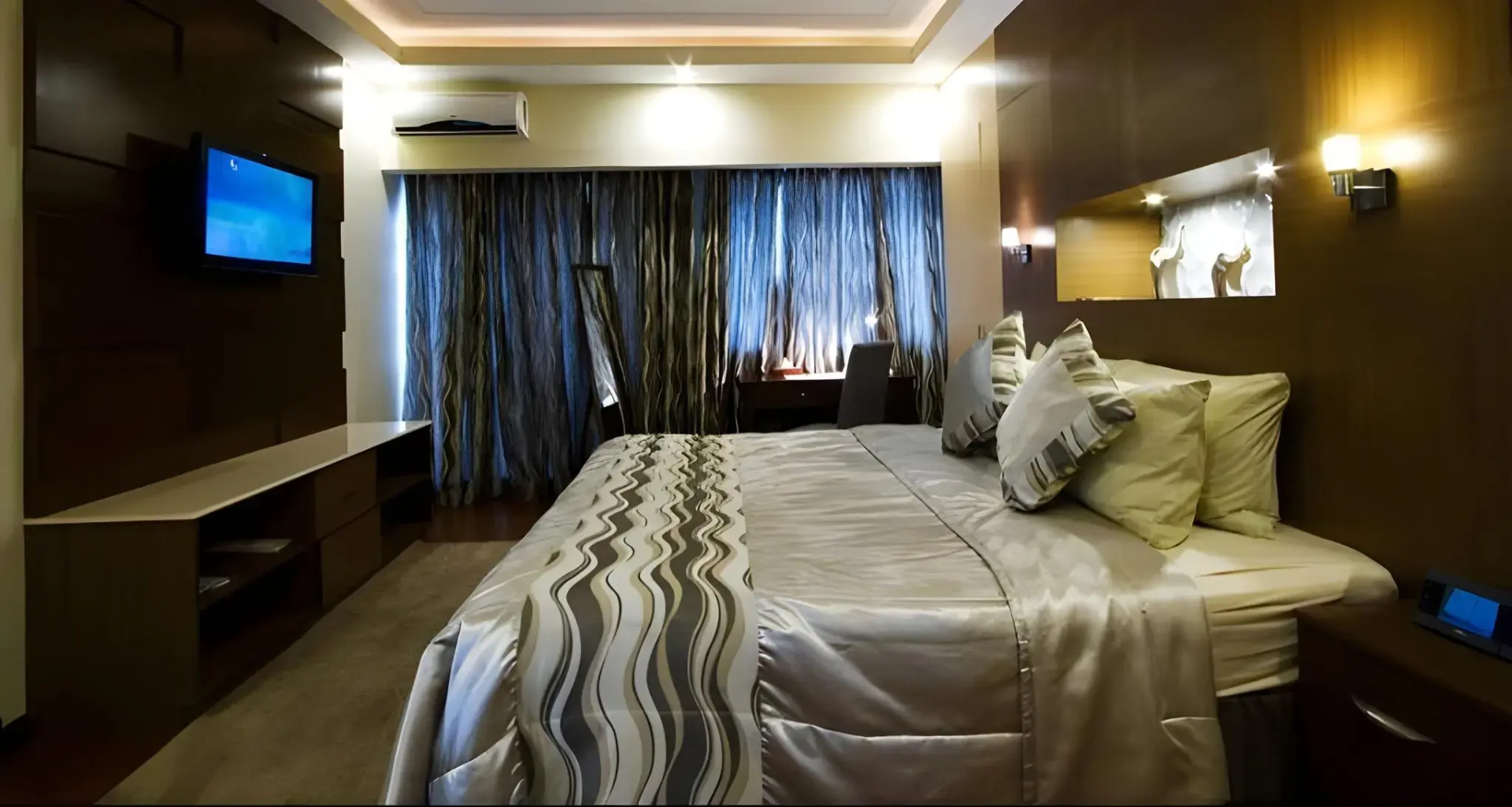 Foto - The Pinnacle Hotel and Suites