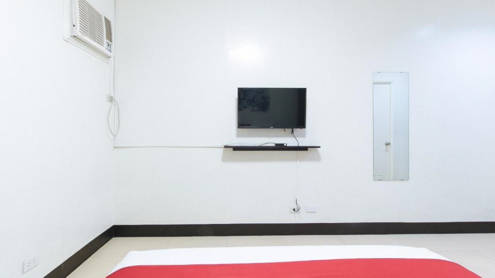 Photo - RedDoorz Plus at EDSA Congressional