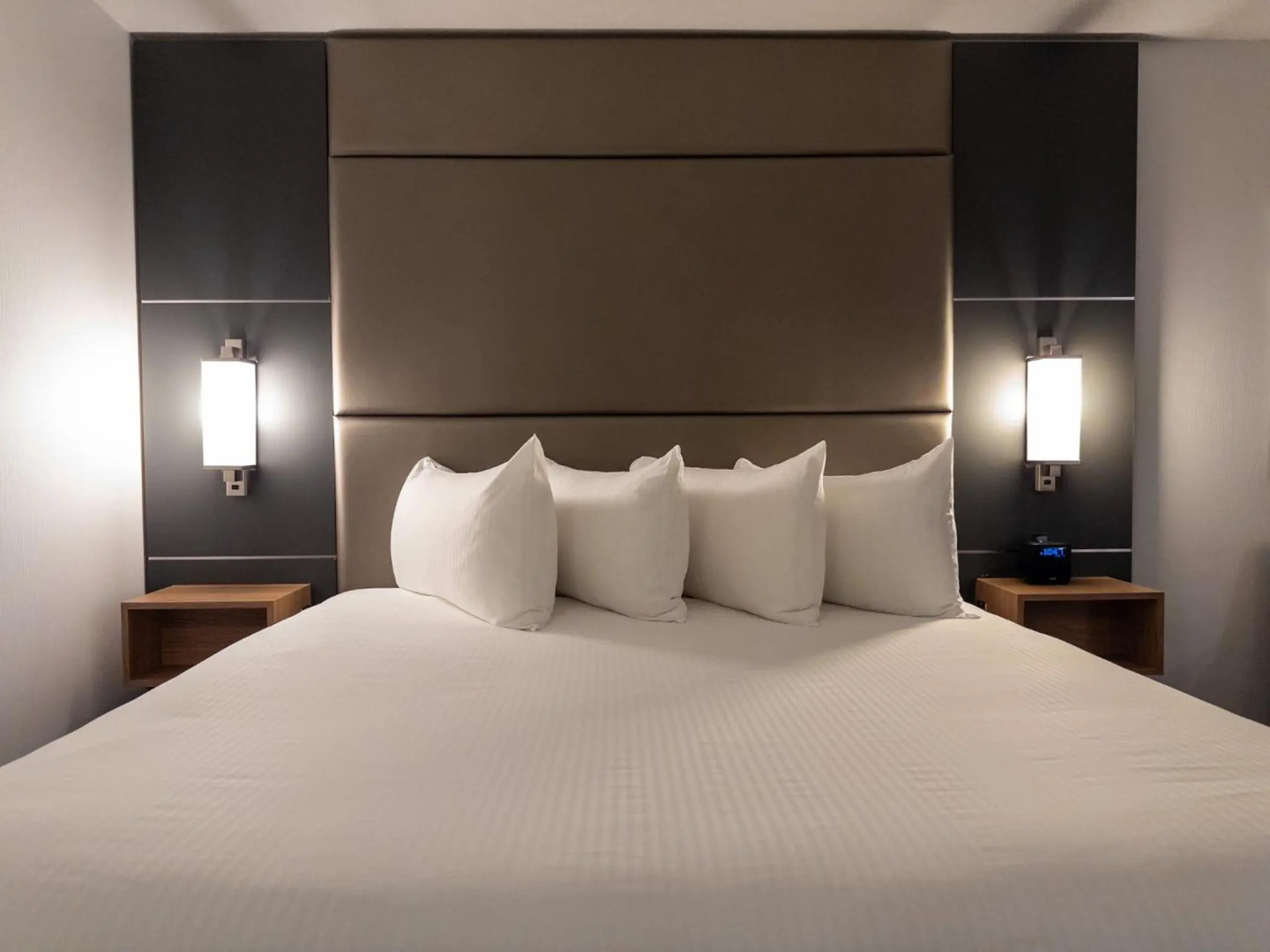 Photo - Carriage House Hotel & Conference Centre