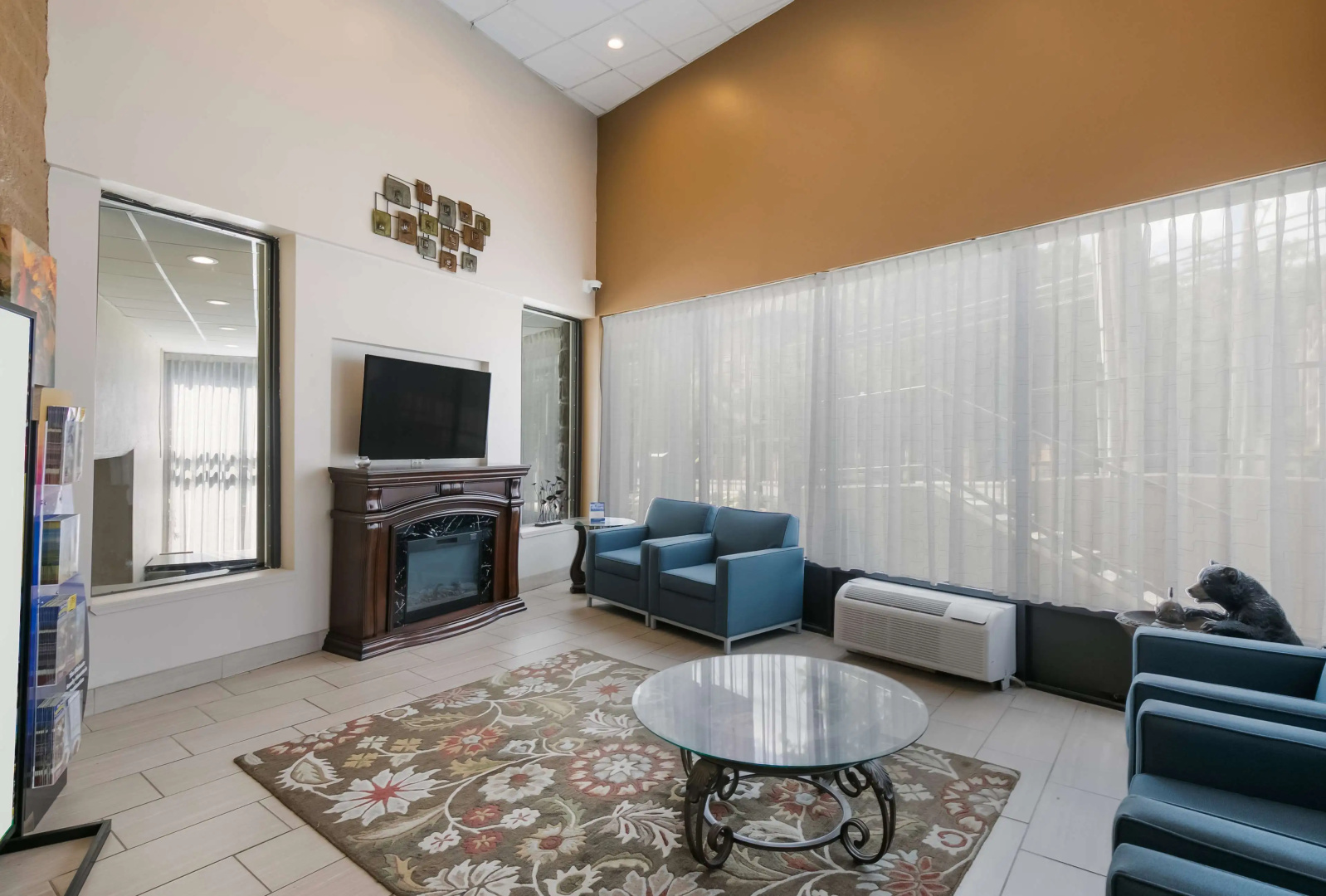 Photo - SureStay Plus Hotel by Best Western Gatlinburg