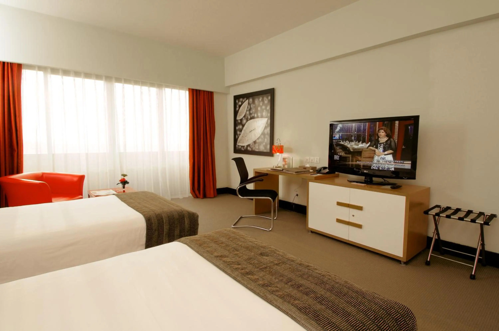 Photo - Merlynn Park Hotel