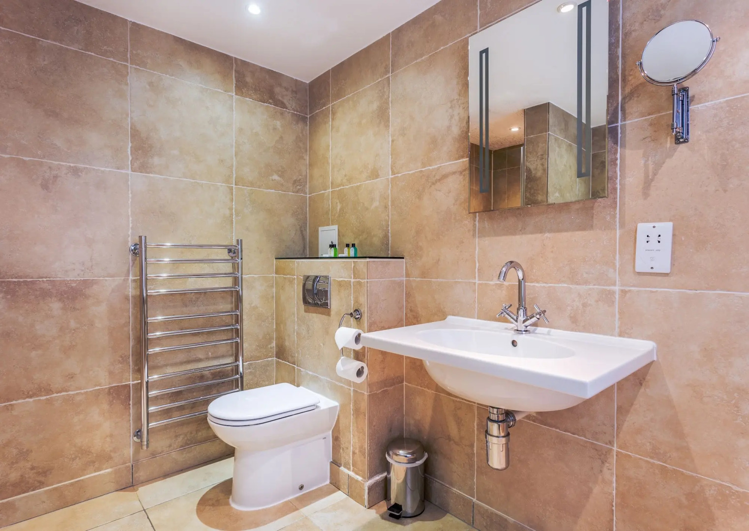 Photo - The Tophams Hotel