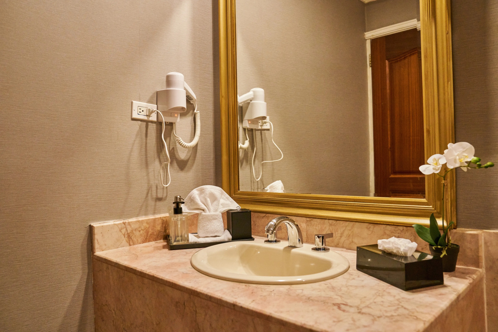 Photo - Waymore Hotel Spa & Casino