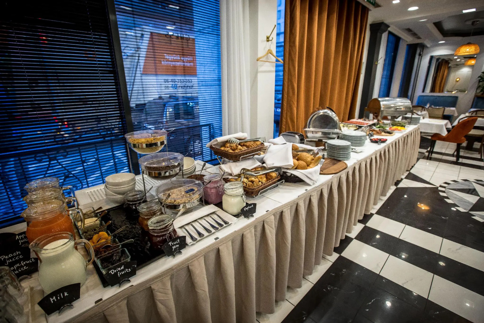 Foto - Queen's Court Hotel & Residence