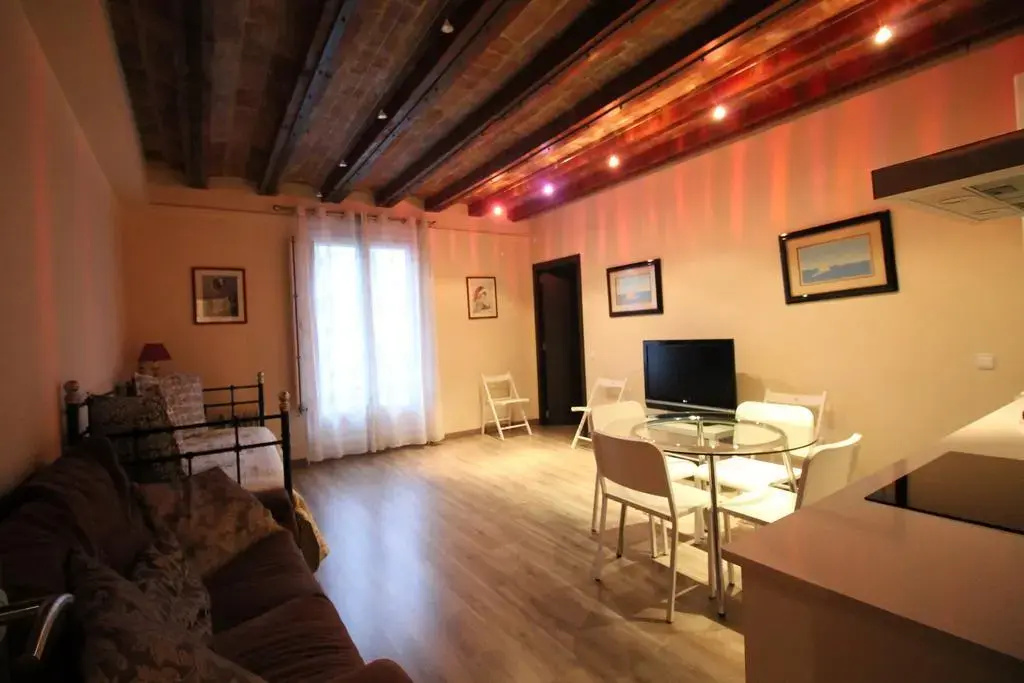 Photo - Hostal Orleans