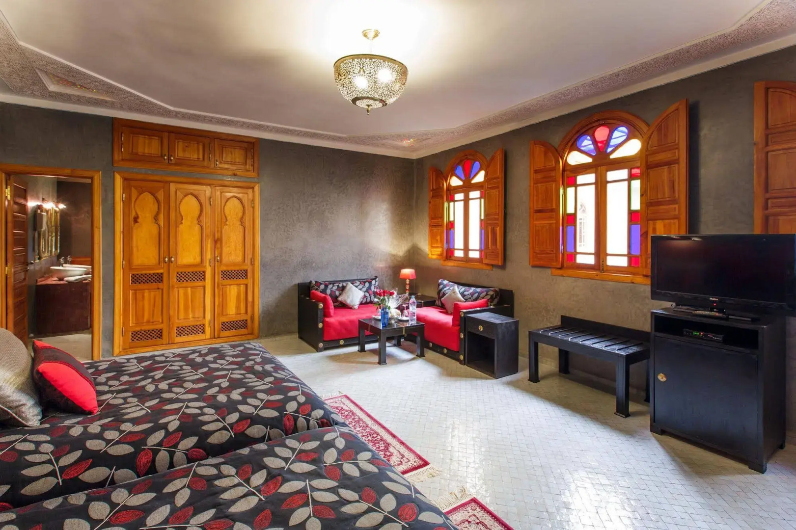 Photo - Riad Andalib