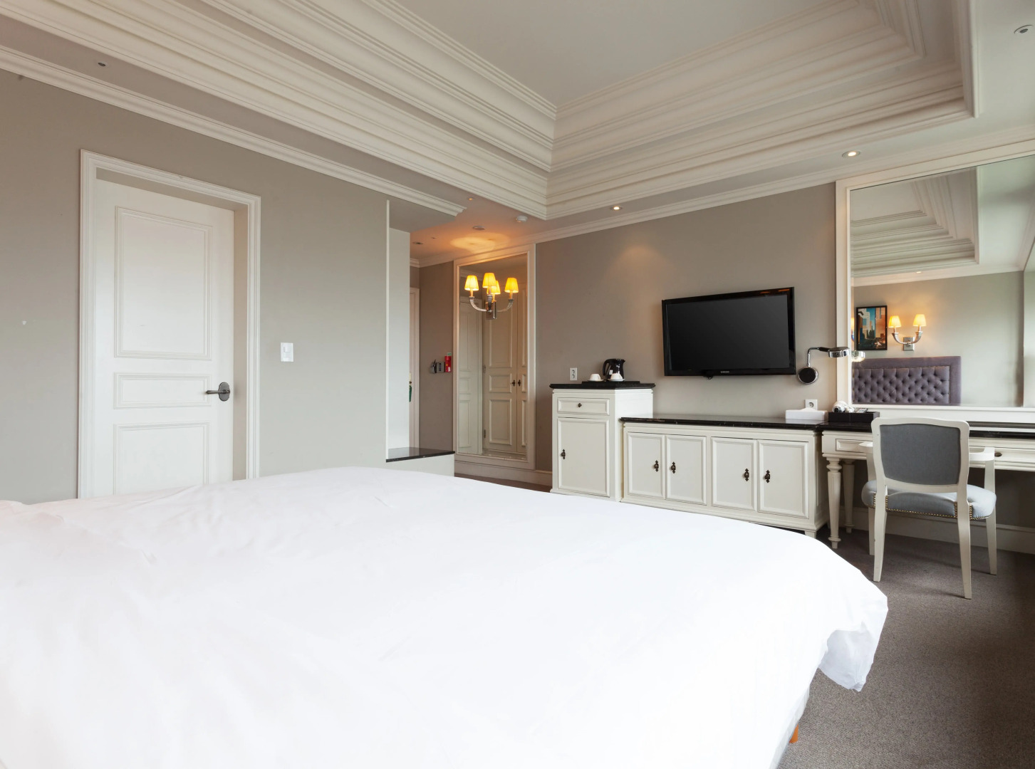 Photo - The Riverside Hotel