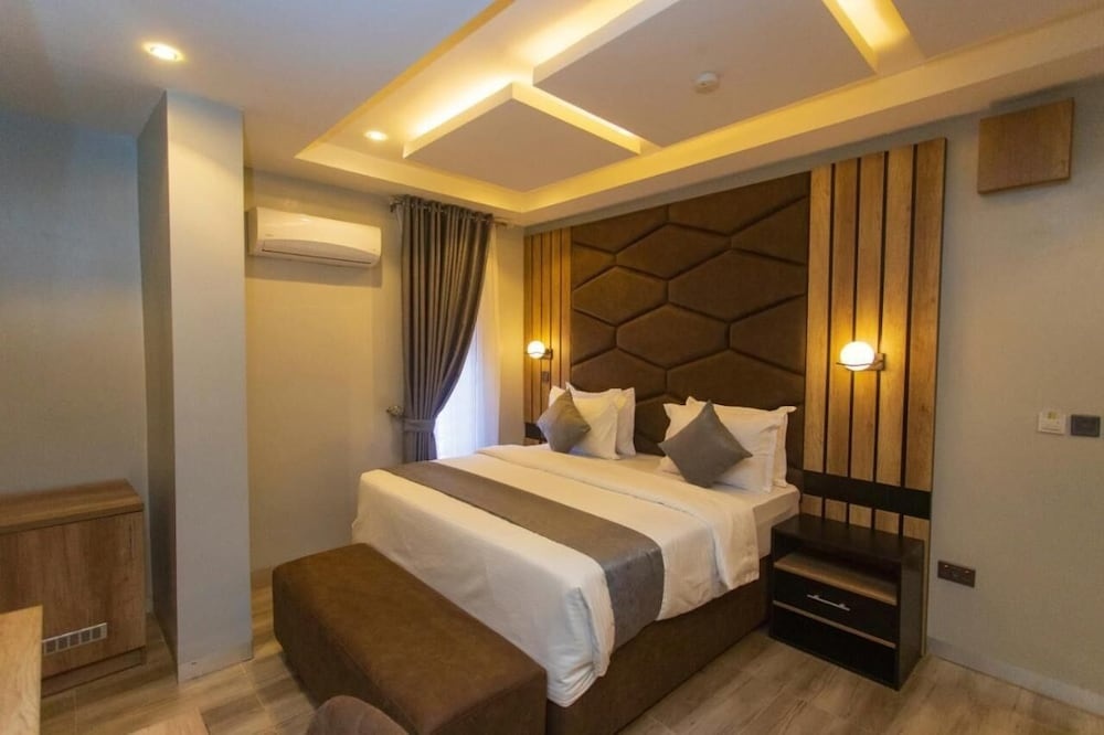 Brain B Hotel and Suites