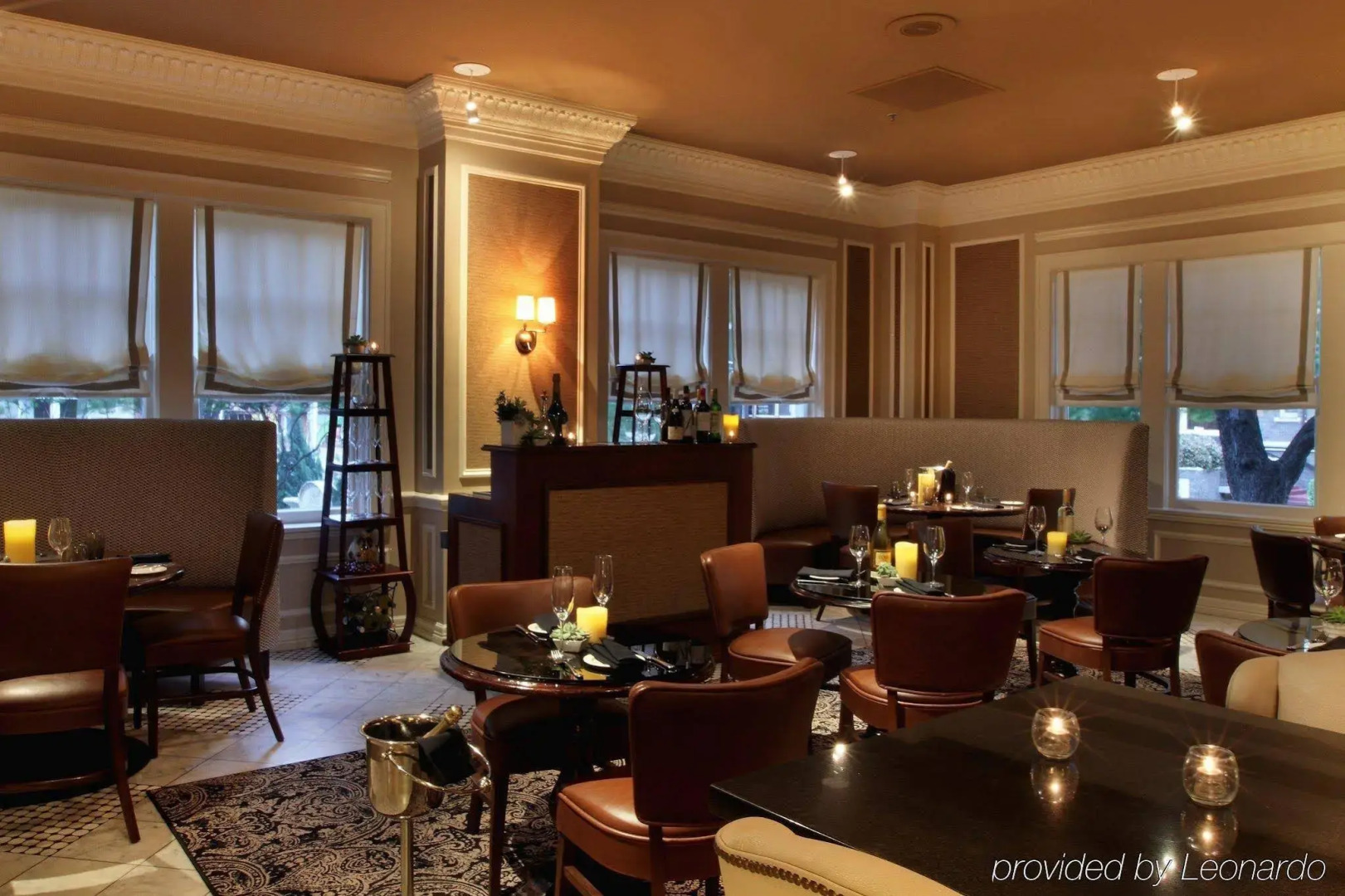 Photo - Warwick Melrose Hotel