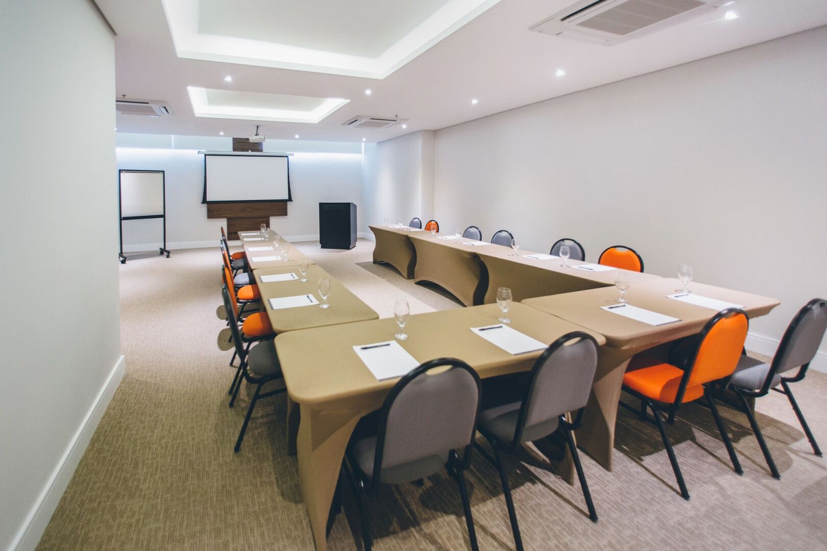 Photo - Intercity Curitiba Centro Cívico