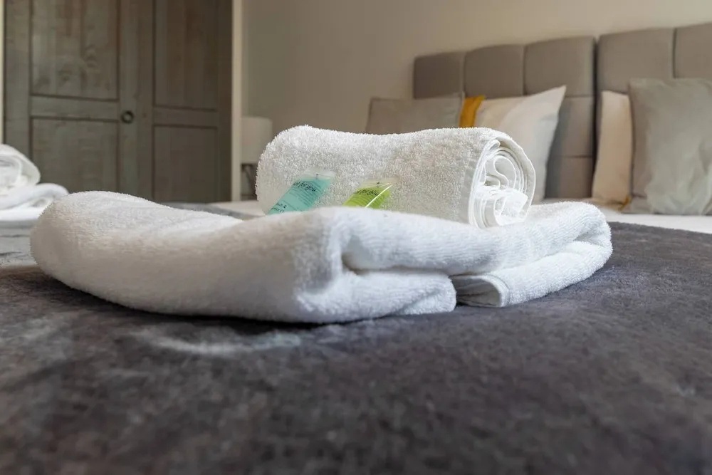 The Elderns Spacious 2BR Netflix Parkingshops