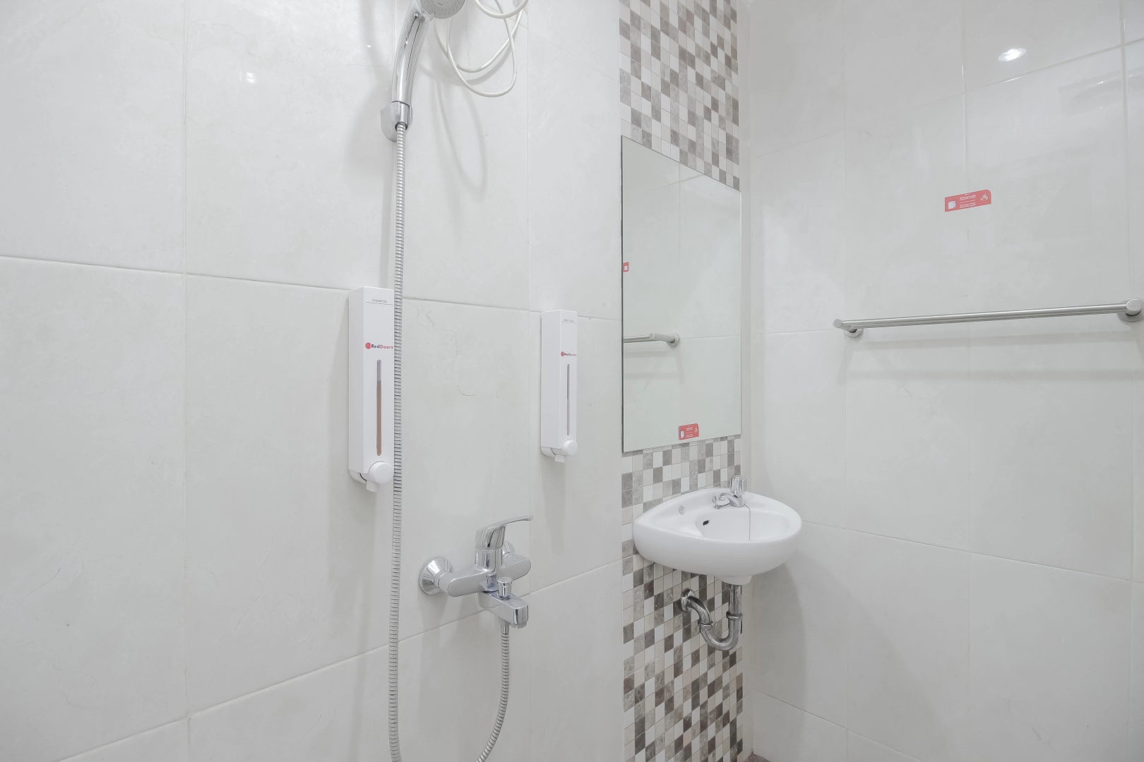 Photo - RedDoorz Plus @ Thamrin