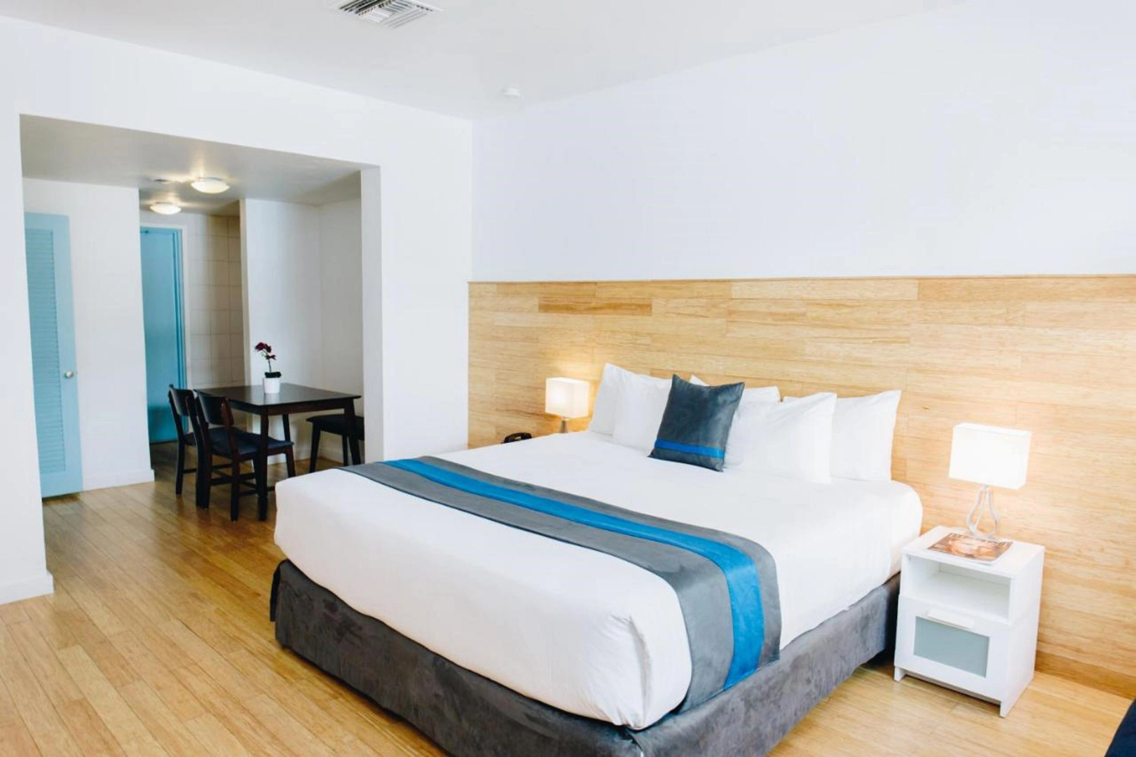 Photo - Aqua Hotel & Suites
