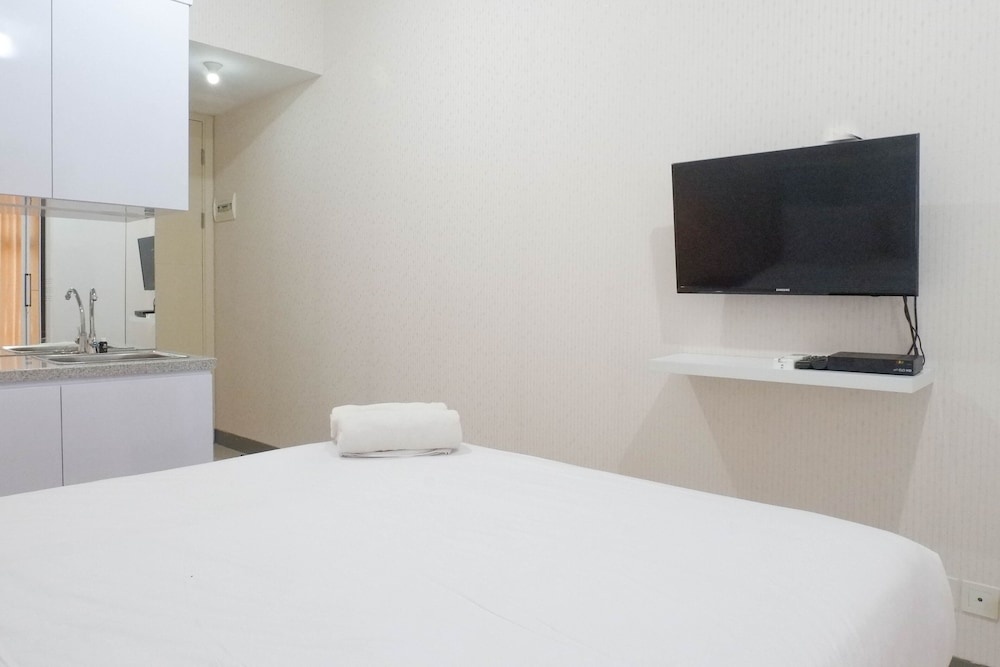 Delightful Luxurious Studio Apartment Connected to Pakuwon Mall at Supermall Mansion