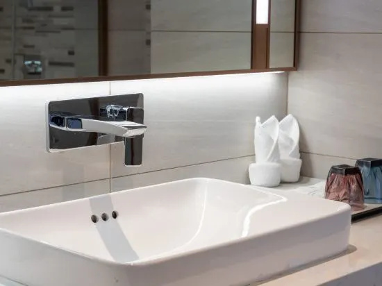 Lavande Hotel (Baoding Gaobeidian Baigou New Town Heda International Bag City)