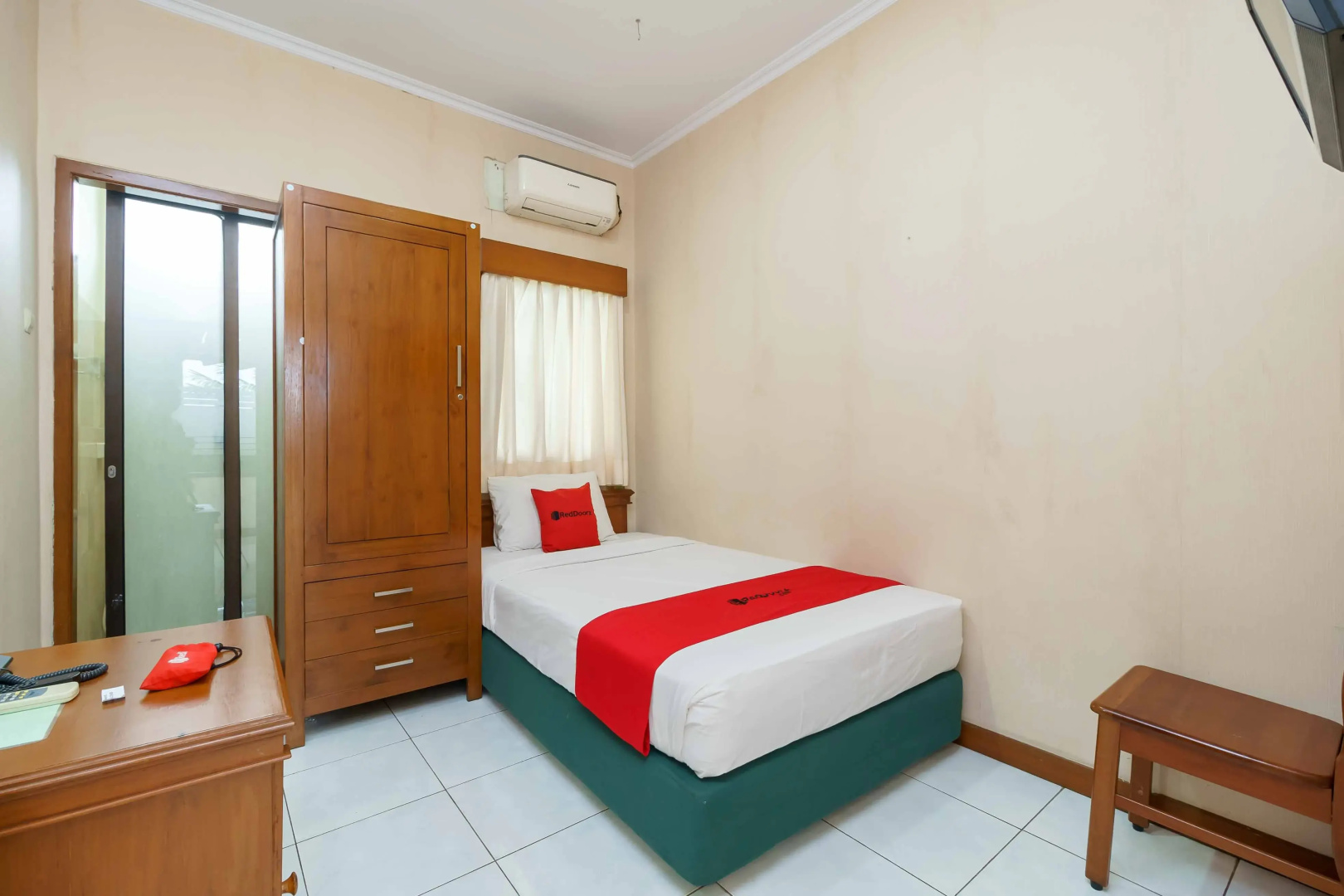 Foto - RedDoorz Plus near Kemang Raya