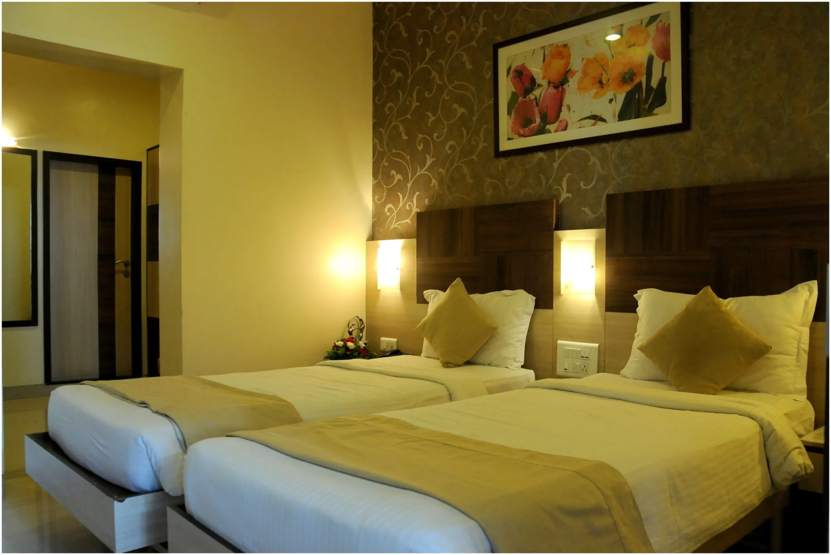 Photo - Hotel Madhav International Pune Railway Station
